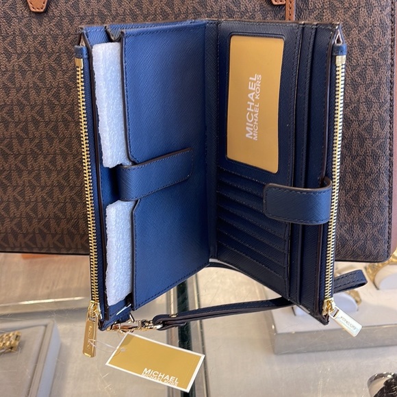 MICHAEL KORS LARGE DOUBLE ZIP WRISTLET WALLET PHONE CASE 
Navy 
NWT - Picture 5 of 16